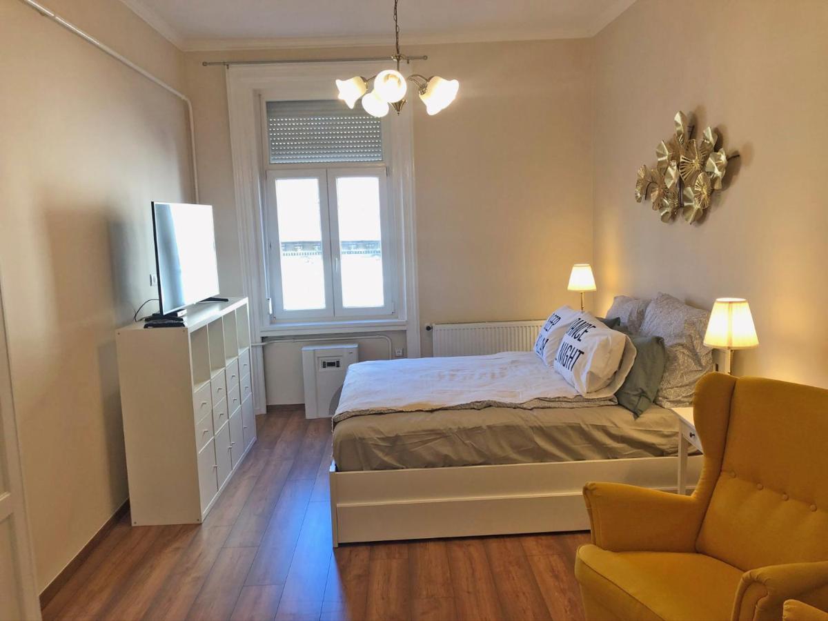 Modern Comfort In Historical Budapest Eksteriør billede