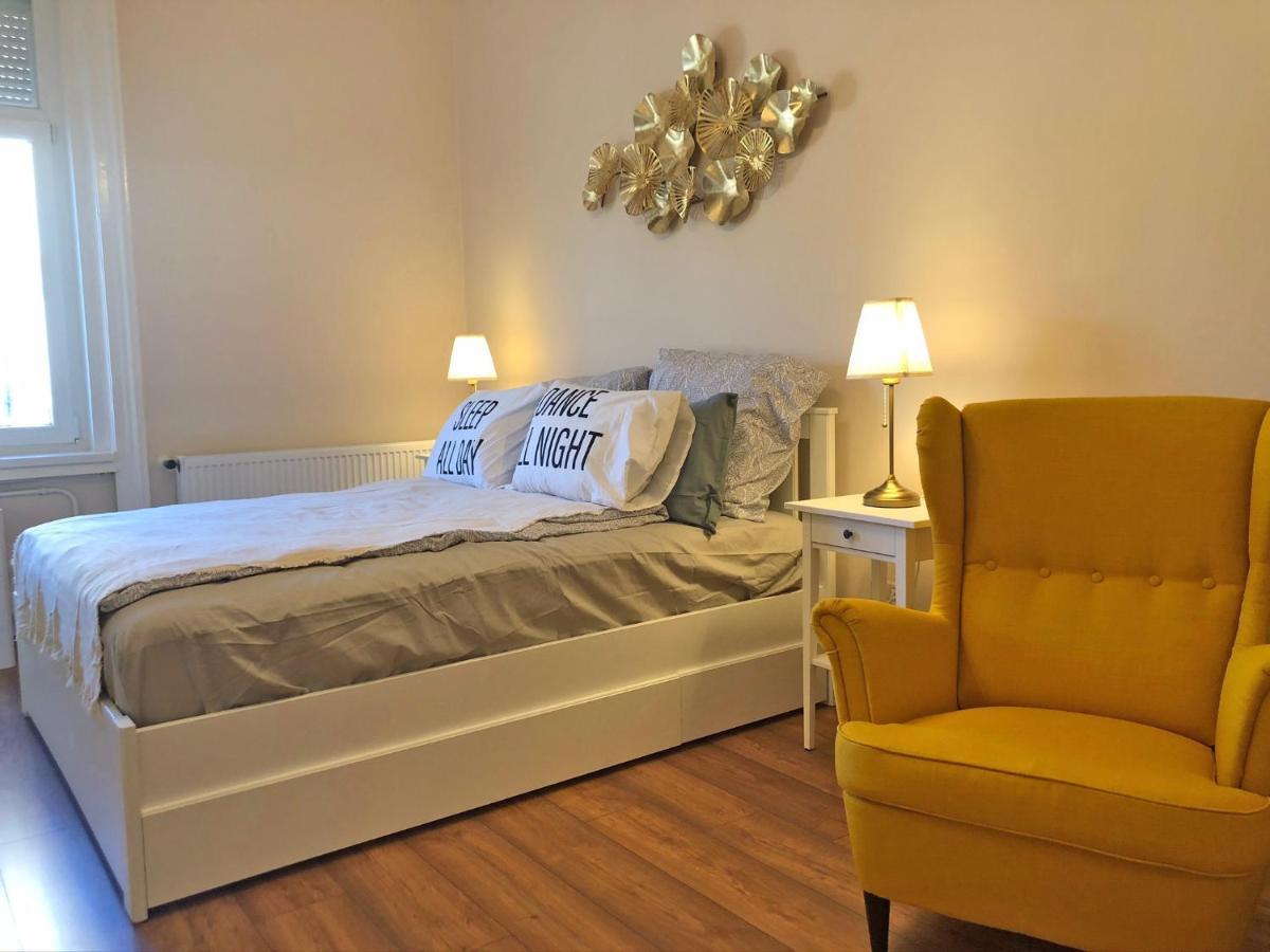 Modern Comfort In Historical Budapest Eksteriør billede