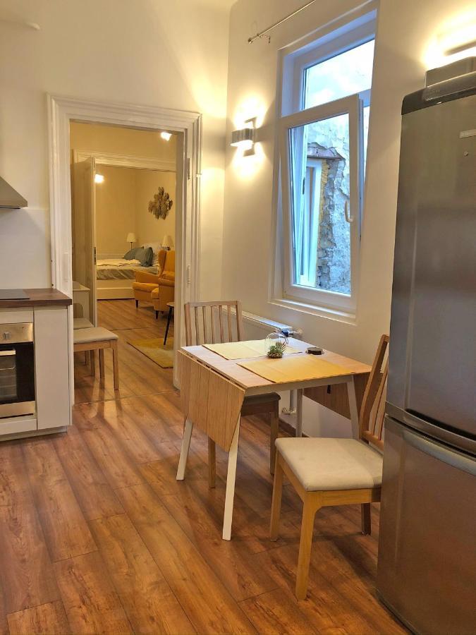 Modern Comfort In Historical Budapest Eksteriør billede