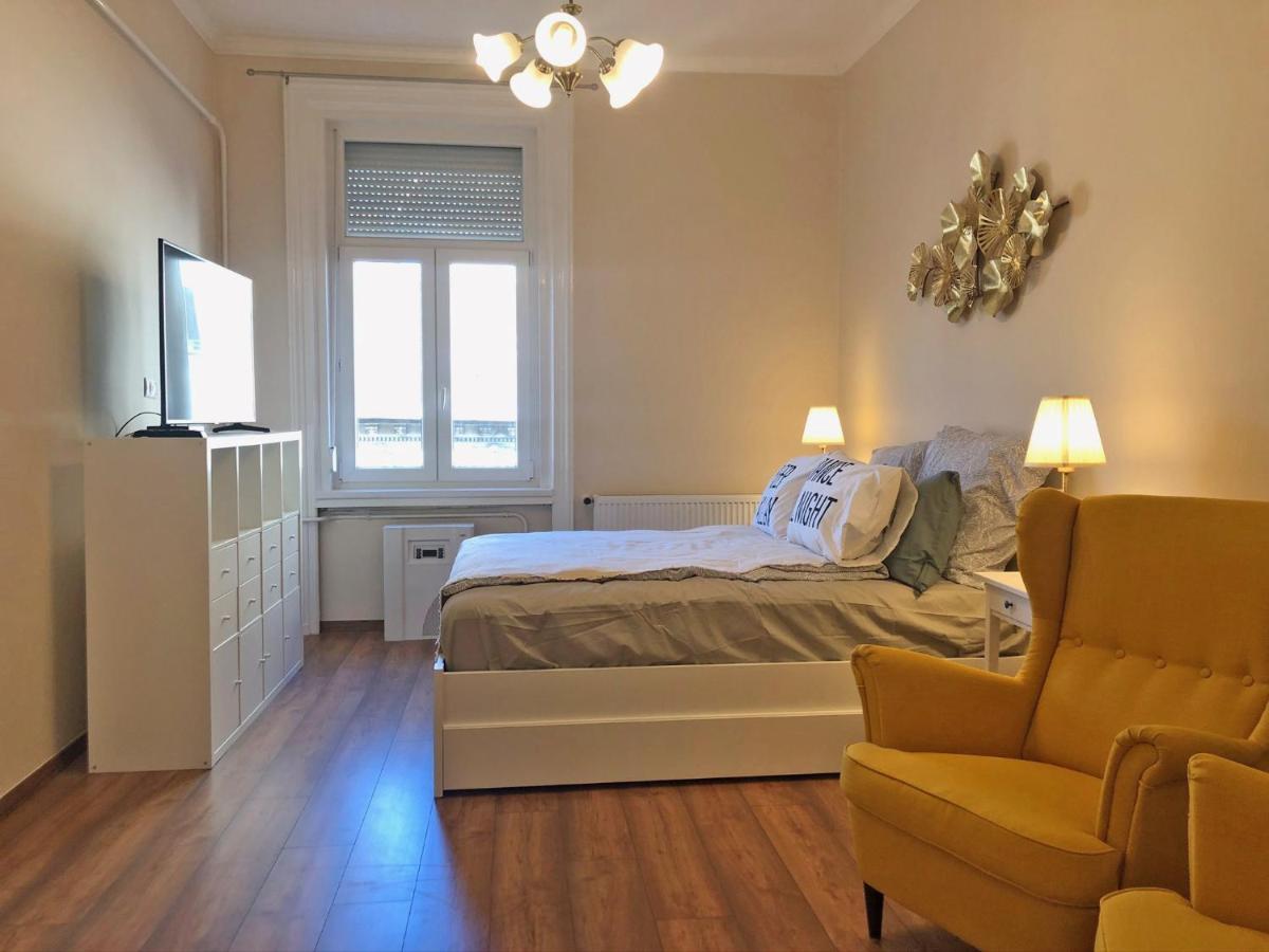 Modern Comfort In Historical Budapest Eksteriør billede